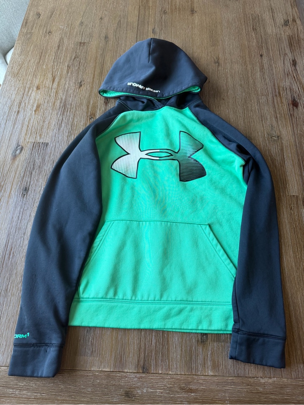 4/20$ Under Armour Kids Green & Black Logo Hoodie size Large